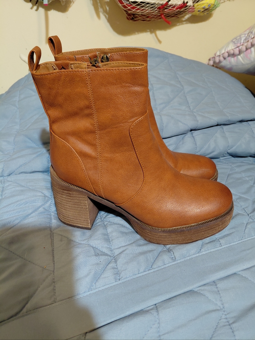 ZODIAC Women Sienna Red Western Ankle Boot size 8